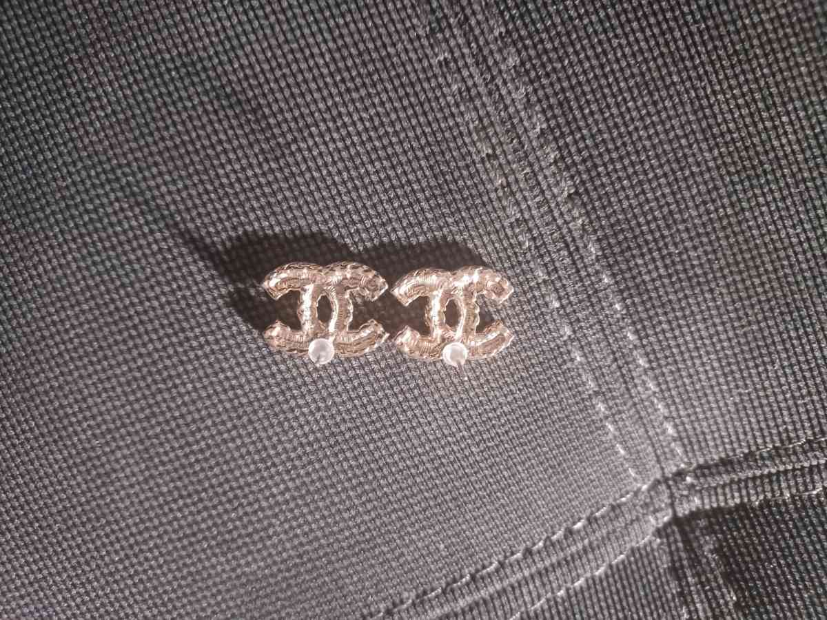 earringsthese are double c earrings super cute real unsure - El Monte, California - FleaMarketBay
