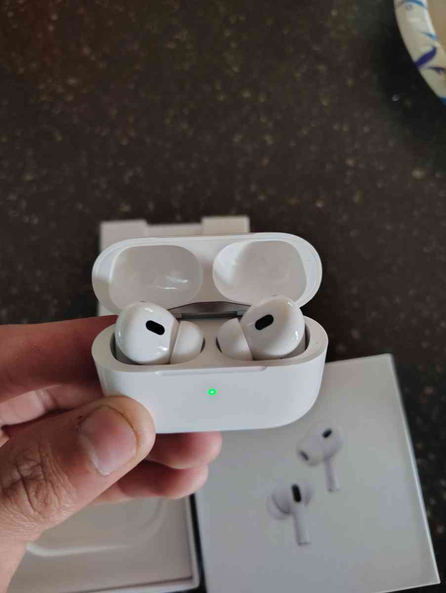 gen 2 earbuds - Lake City, Florida - FleaMarketBay