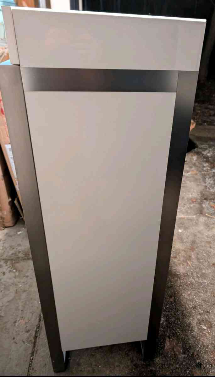 7 Drawer Michael Amini Chest - Richfield, Ohio - FleaMarketBay