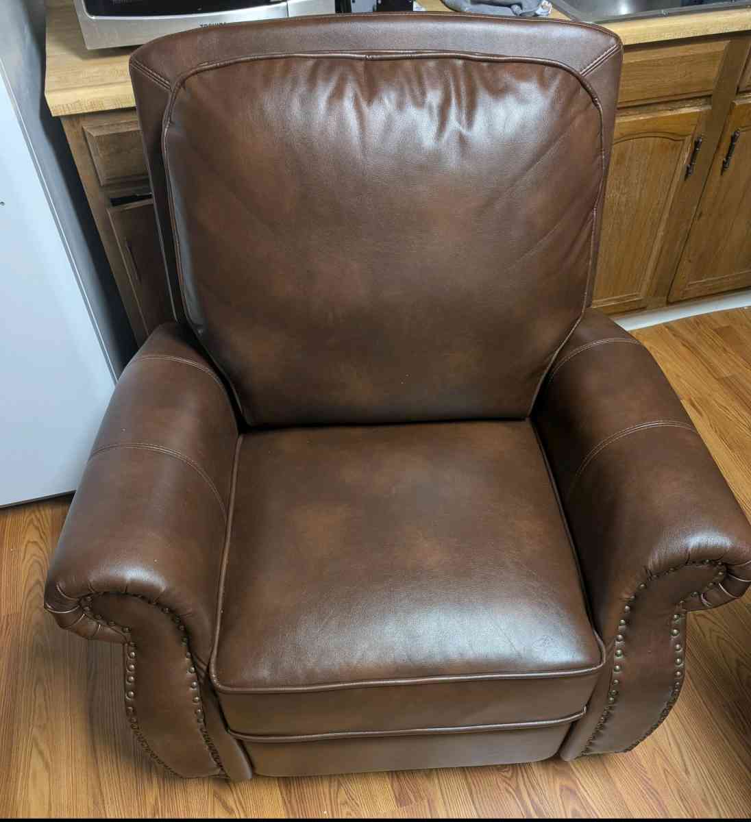 Leather Push Back Recliner - Richfield, Ohio - FleaMarketBay