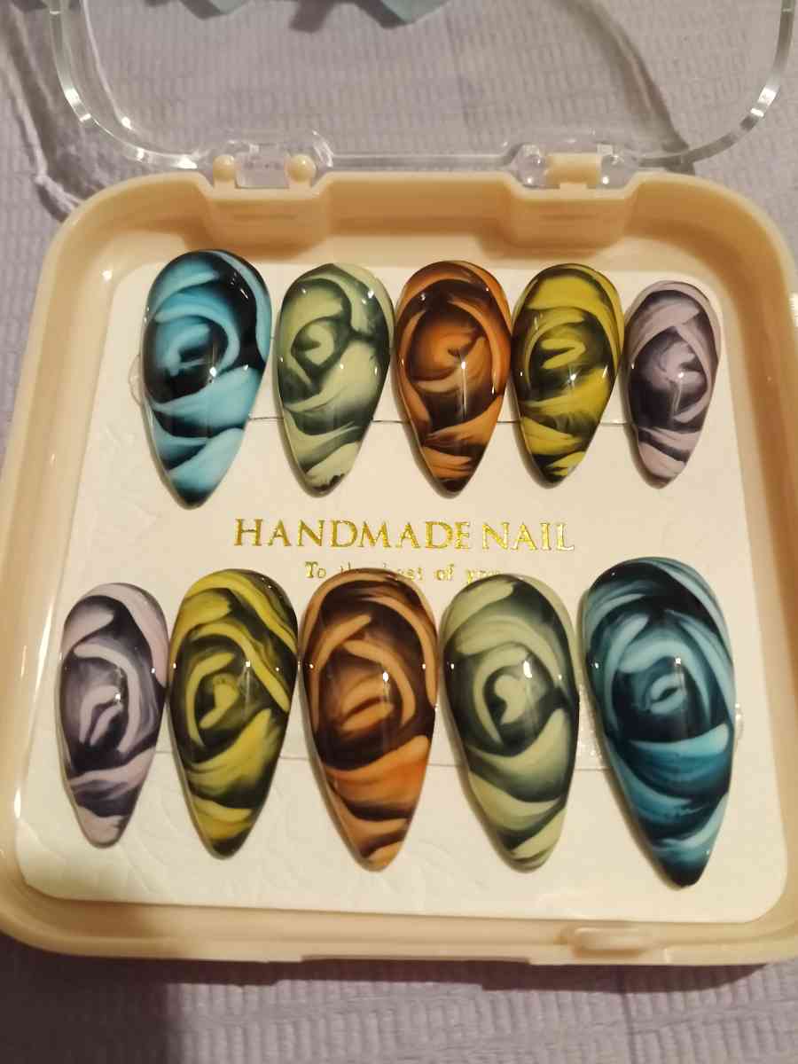 Custom Stilleto Colored Rose Press On Nails - New Britain, Connecticut