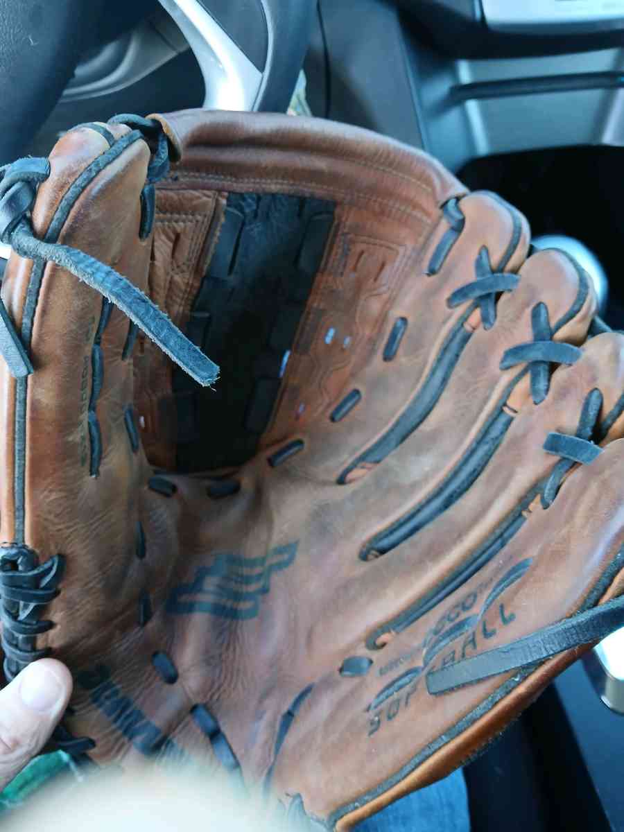 13 inch Softball Glove - Placentia, California - FleaMarketBay