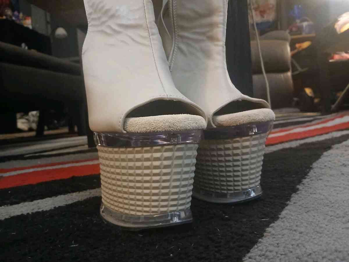 boots - Goddard, Kansas - FleaMarketBay