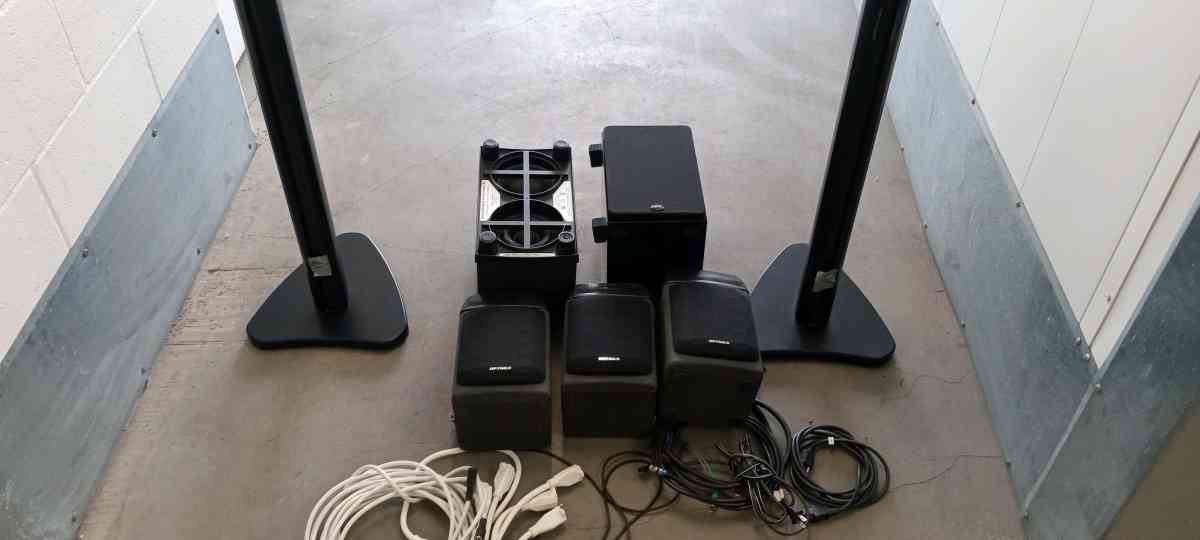 the speaker  and the subwoofer - Atherton, California - FleaMarketBay