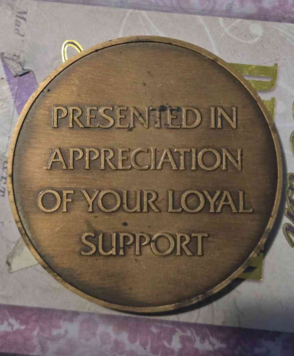 1984 LOS ANGELES RAMS MEDALLION - Long Beach, California - FleaMarketBay