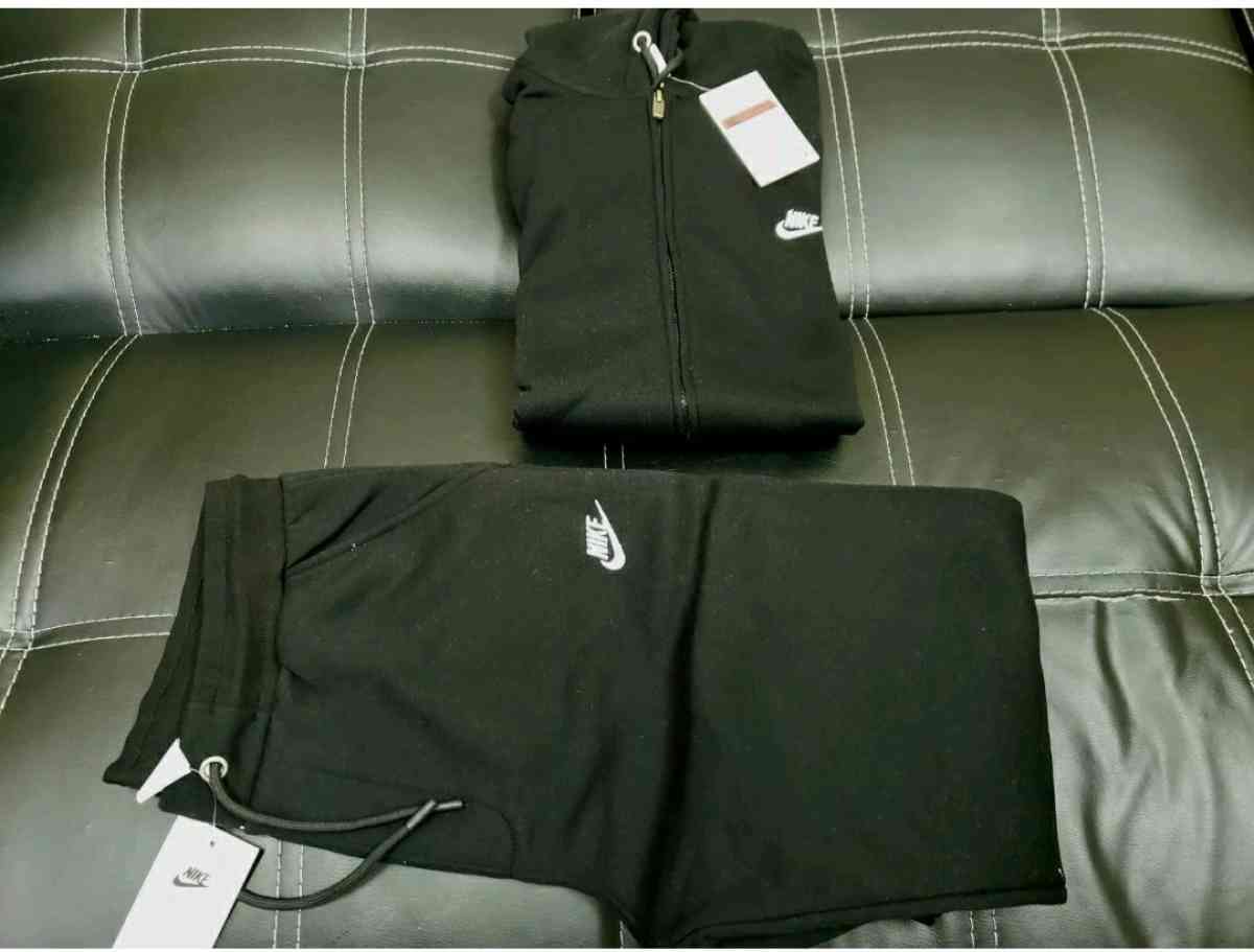 Nike sweatsuit - Milwaukee, Wisconsin - FleaMarketBay