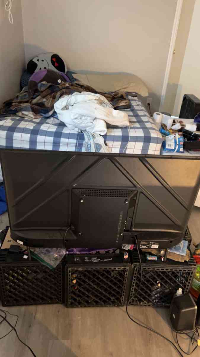 40 inch Smart Tv - Cincinnati, Ohio