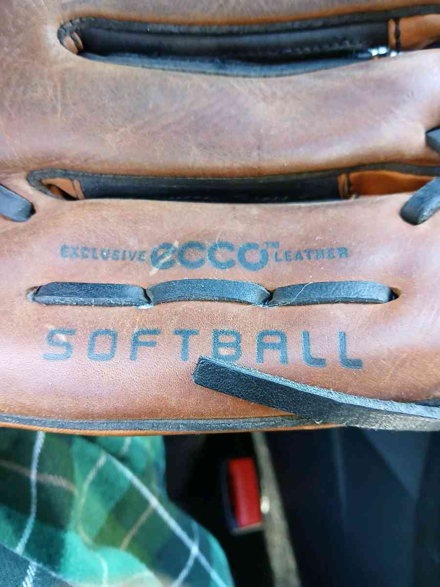 13 inch Softball Glove - Placentia, California - FleaMarketBay