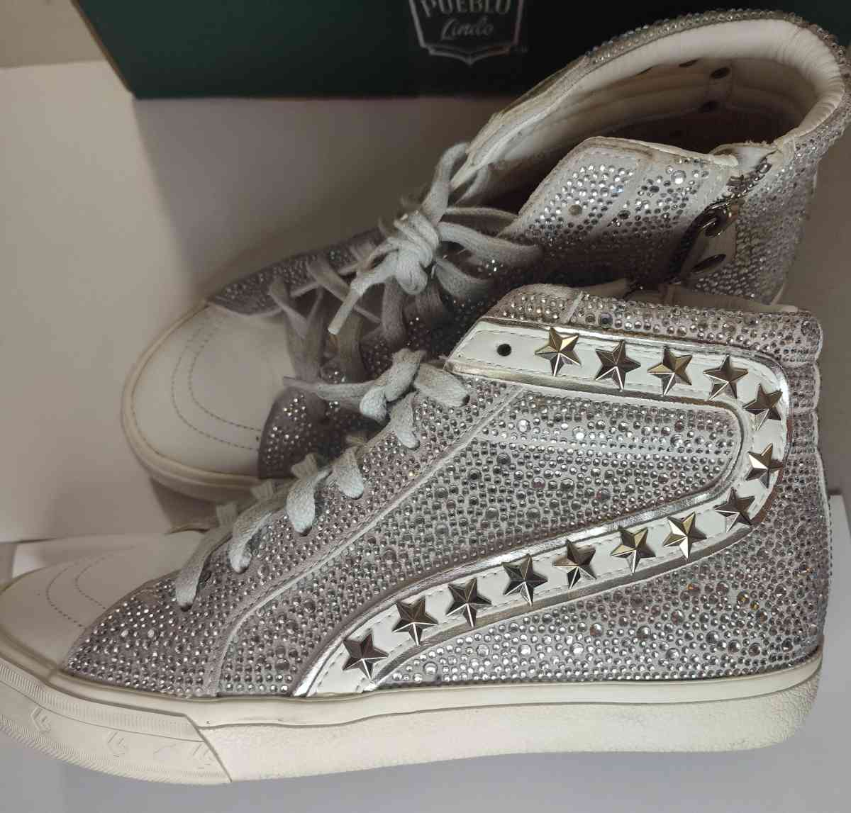 Bonitos tenis marca VH original design - Rockville, Maryland - FleaMarketBay