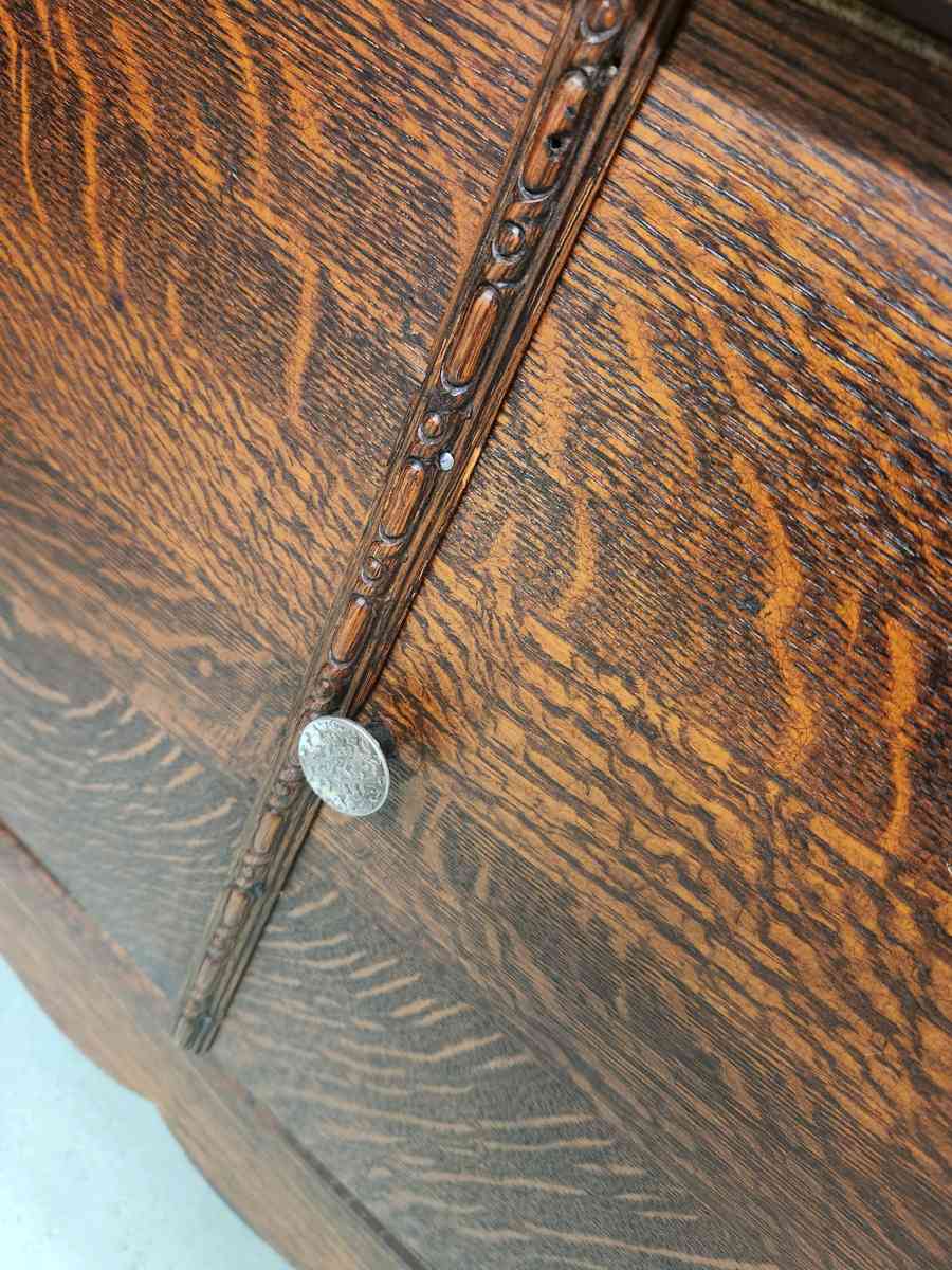 Vintage oak cabinet or washstand in bEaUtiFuL condition - Alexander, North Carolina - FleaMarketBay