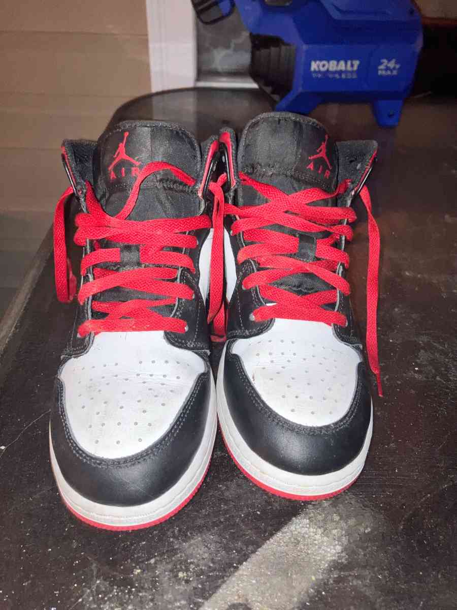 Nike Jordan 1 zise 5 they do have creases and are clean - Springfield, Tennessee - FleaMarketBay