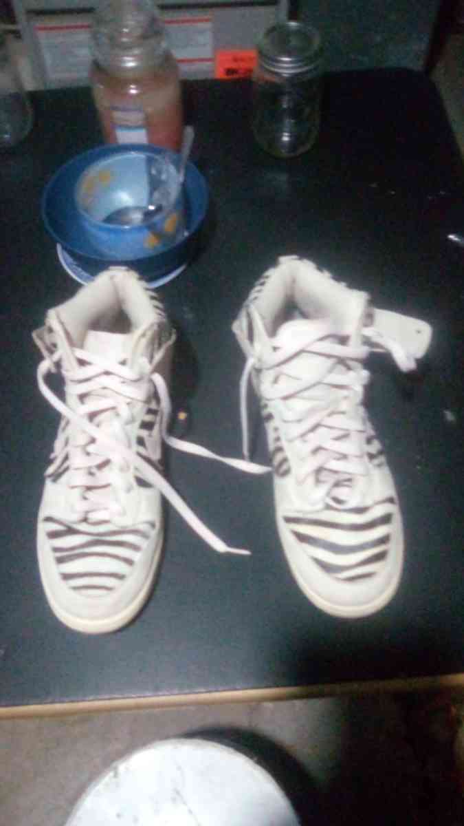 size 11 Nike zebra print shoes - Painesville, Ohio