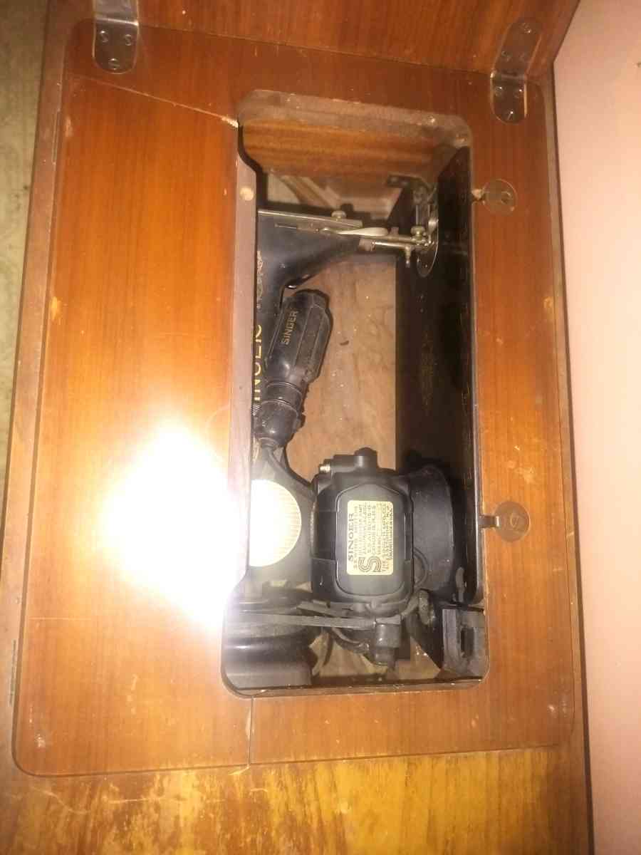 1930s sewing machines - Atlanta, Georgia - FleaMarketBay