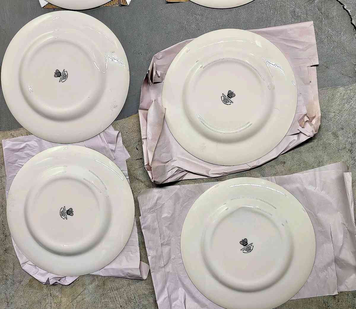 royal stafford skull dinner plates 7pc - Peachtree City, Georgia - FleaMarketBay