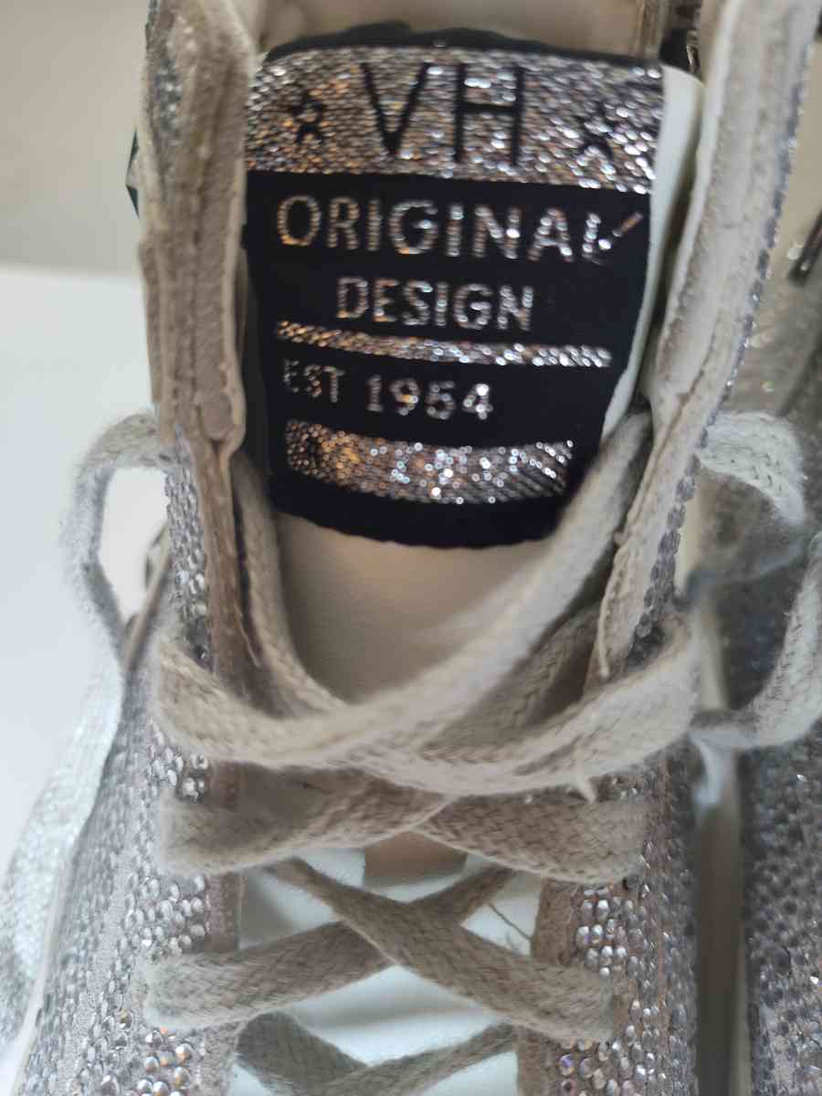 Bonitos tenis marca VH original design - Rockville, Maryland - FleaMarketBay