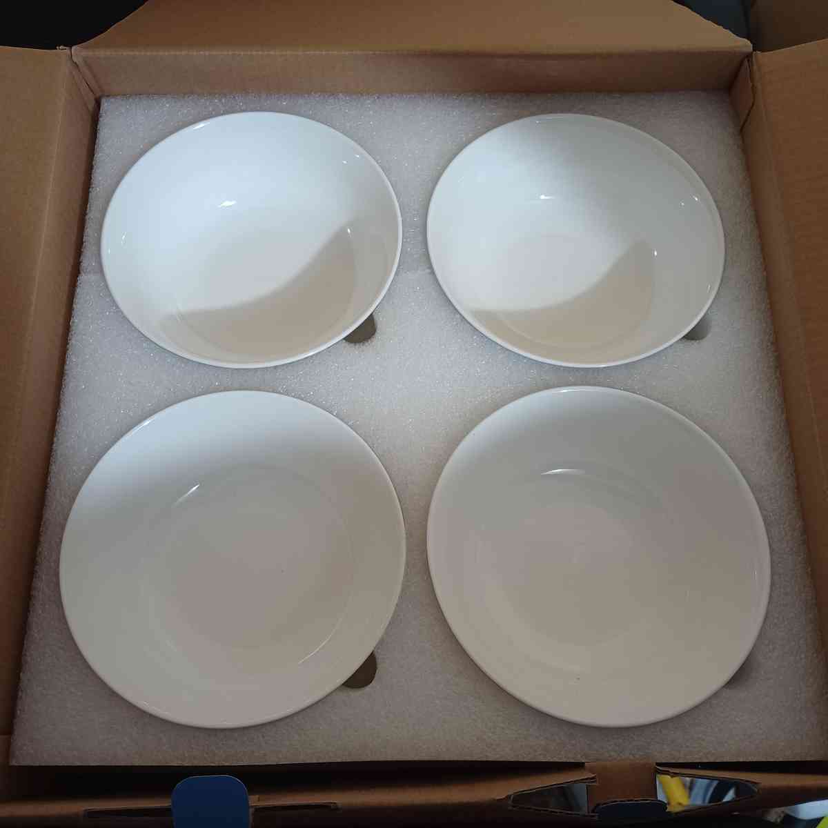 Fhgnysm 12 PieceBone China Tableware Set - New York, New York - FleaMarketBay
