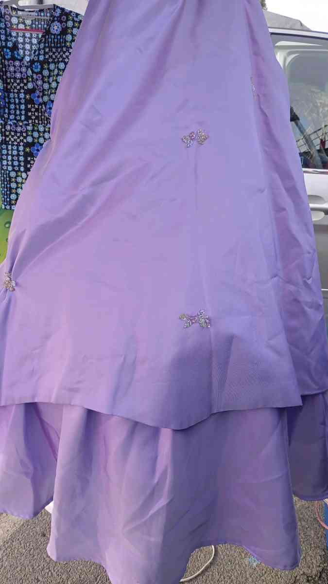 size small quinceaera dress in perfect conditions almost New - Adelanto, California - FleaMarketBay