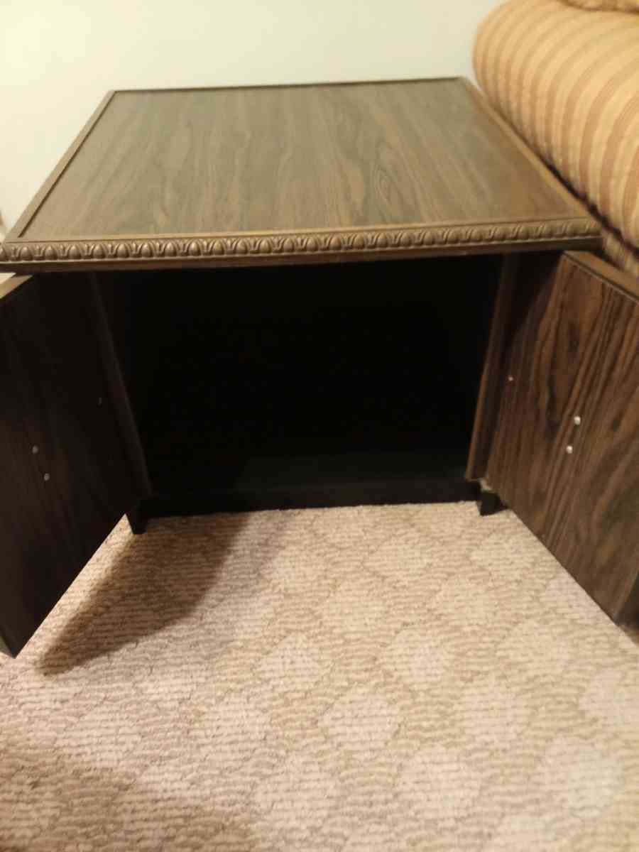End Table - Demopolis, Alabama - FleaMarketBay