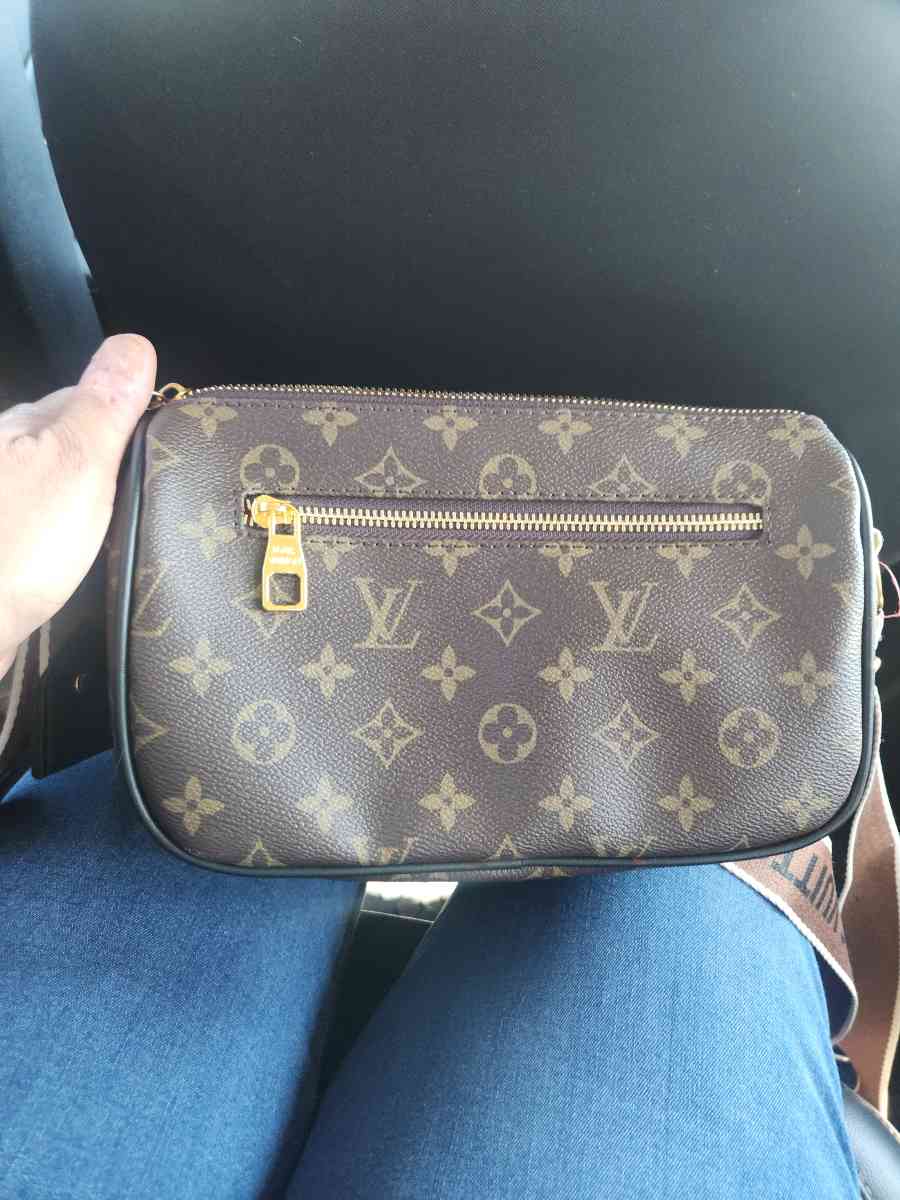 womens Crossbody purse - Houston, Texas - FleaMarketBay