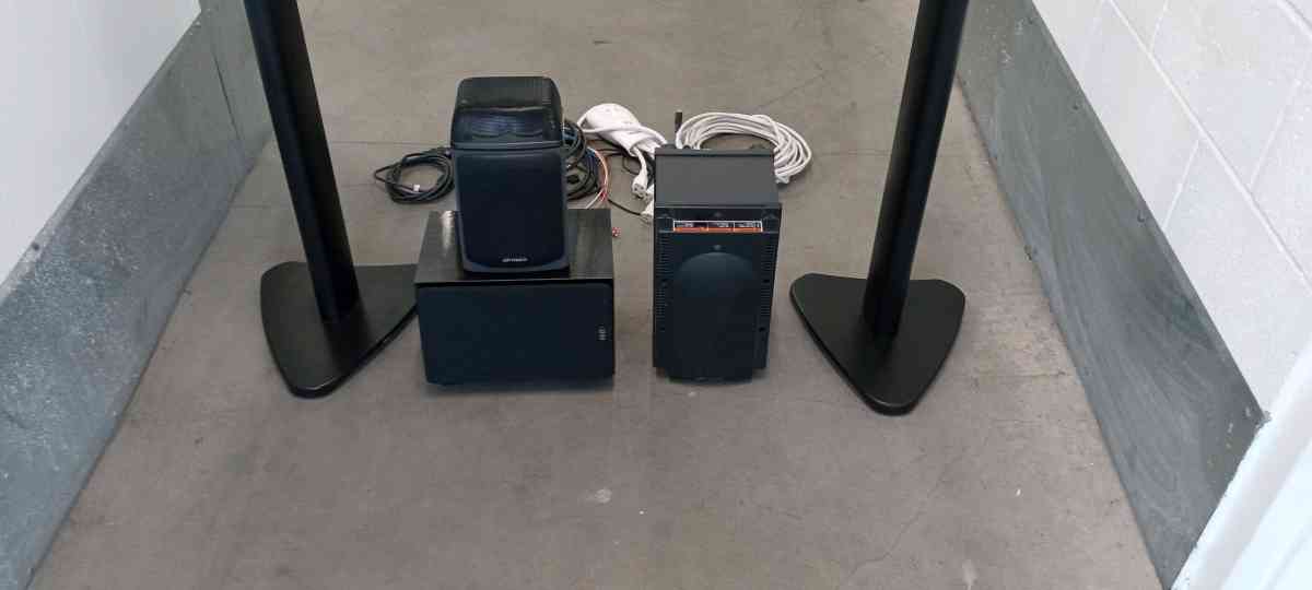 the speaker  and the subwoofer - Atherton, California - FleaMarketBay