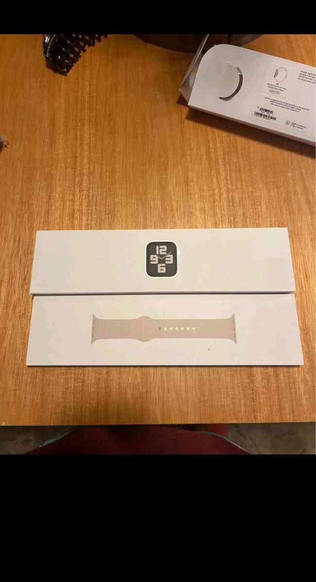 2nd Gen 40mm Apple Watch SE - Asheville, North Carolina - FleaMarketBay