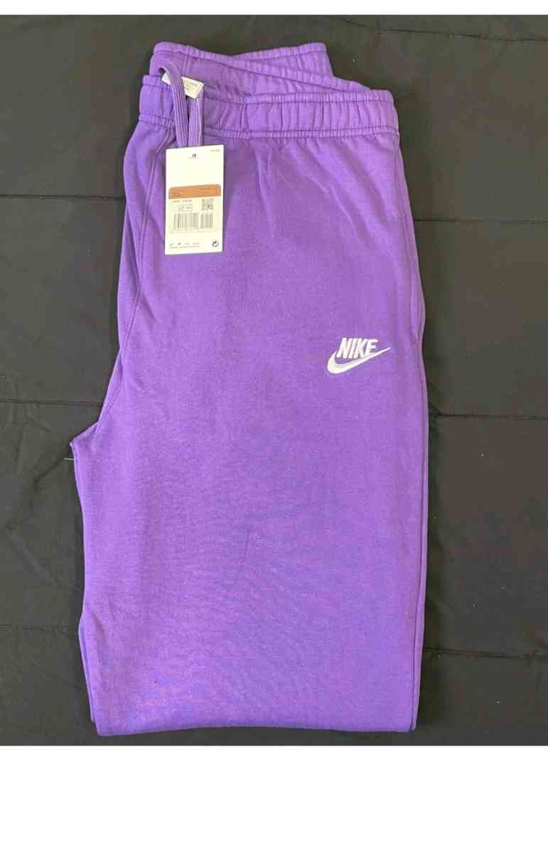 Nike tracksuit - Milwaukee, Wisconsin - FleaMarketBay