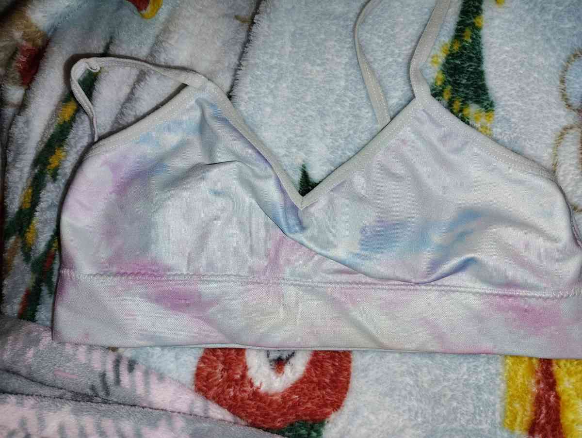 bras for girls - Brighton, Colorado - FleaMarketBay