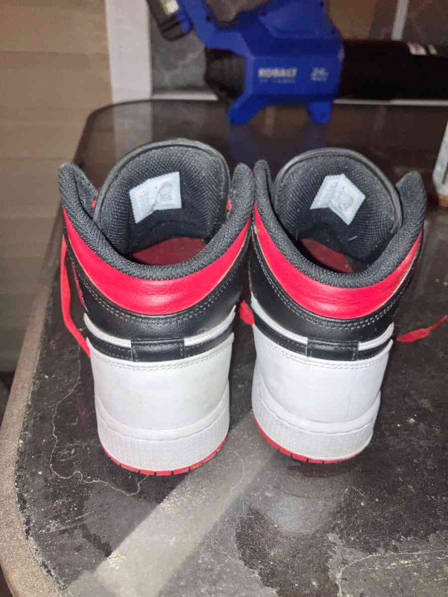 Nike Jordan 1 zise 5 they do have creases and are clean - Springfield, Tennessee - FleaMarketBay