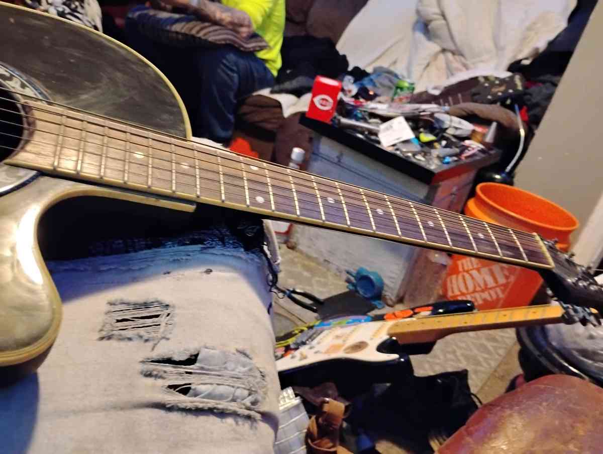 acoustic guitar - Hamilton, Ohio - FleaMarketBay