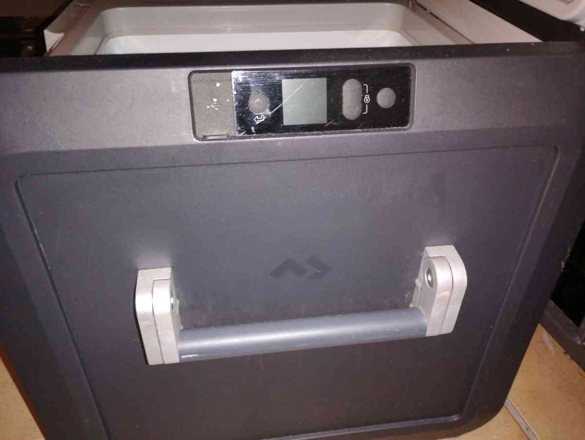 dometic electric cooler CFX 75L DZ Bluetooth and WIFI incld - Kissimmee, Florida - FleaMarketBay