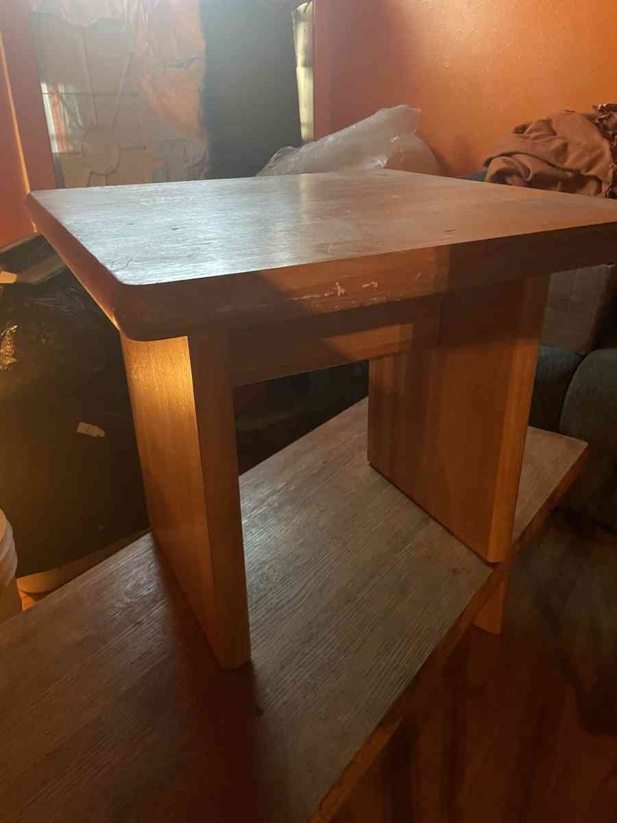 wooden coffee table and end table - Ector, Texas - FleaMarketBay