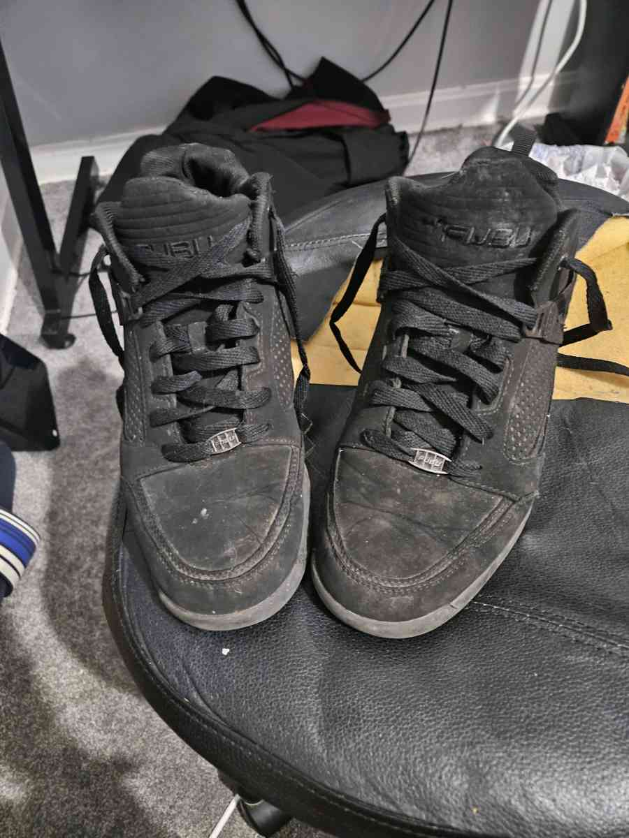 fubu shoos - Akron, Ohio