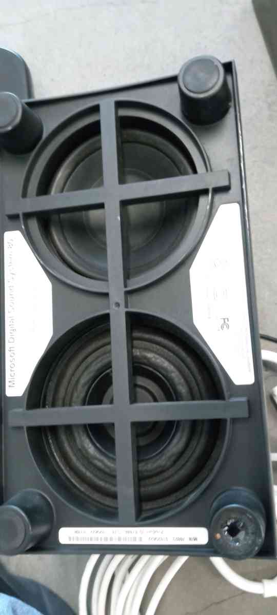 the speaker  and the subwoofer - Atherton, California - FleaMarketBay