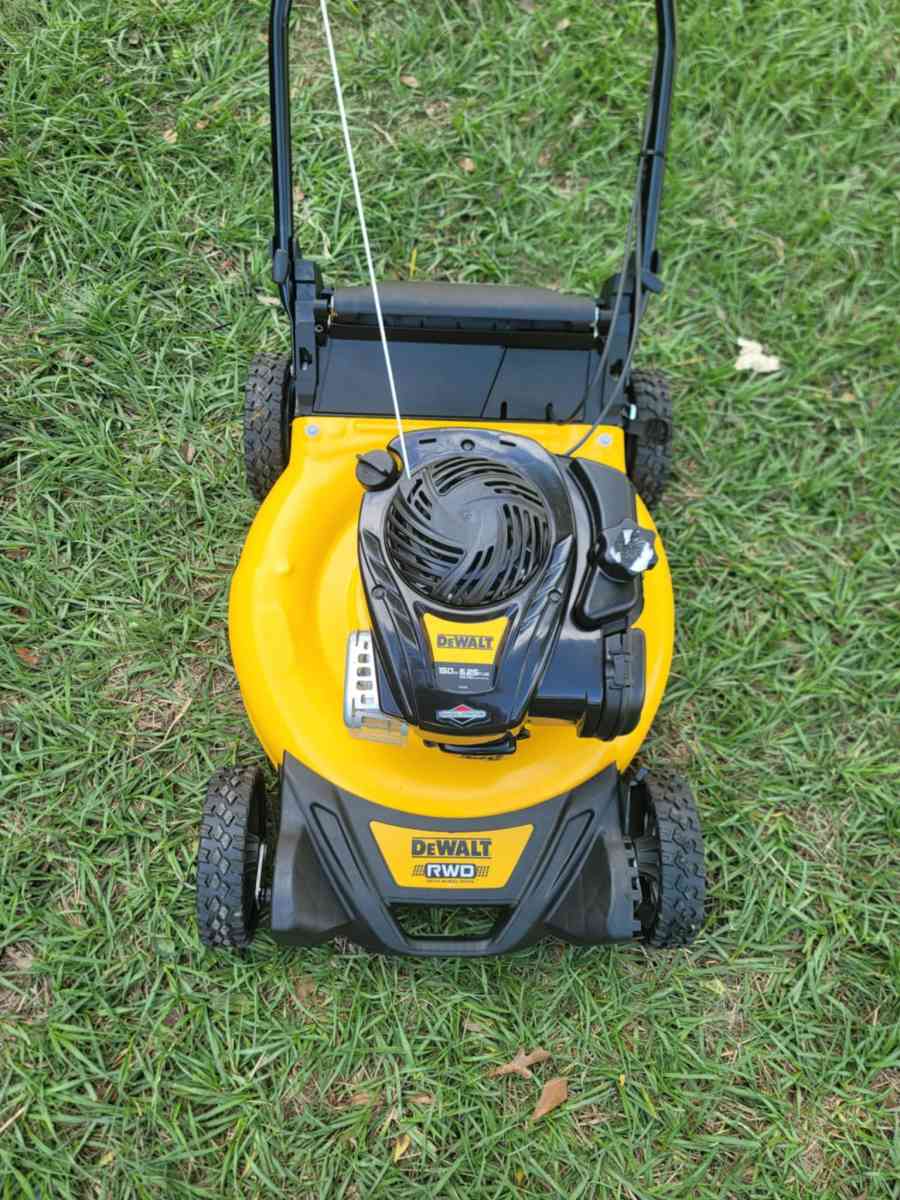 Cortadora de csped USADA de gasolina Dewalt 625ftlbs SelfPro - Houston, Texas - FleaMarketBay