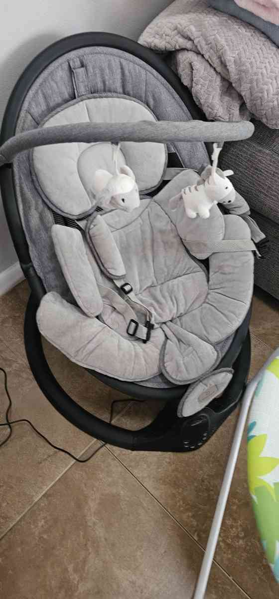 Electric baby swinger - Palm Beach Gardens, Florida - FleaMarketBay