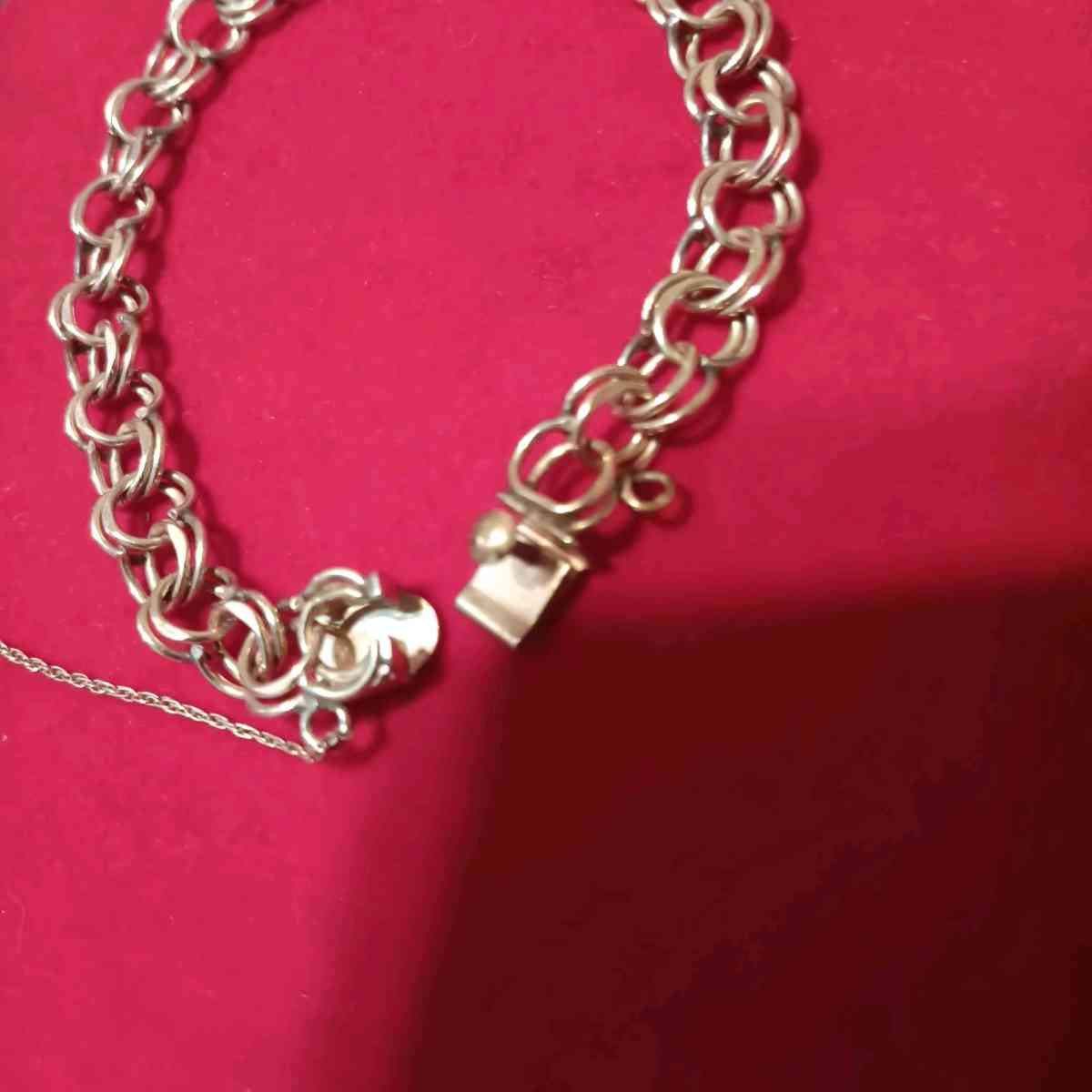 7 gold bracelet - Abilene, Texas - FleaMarketBay