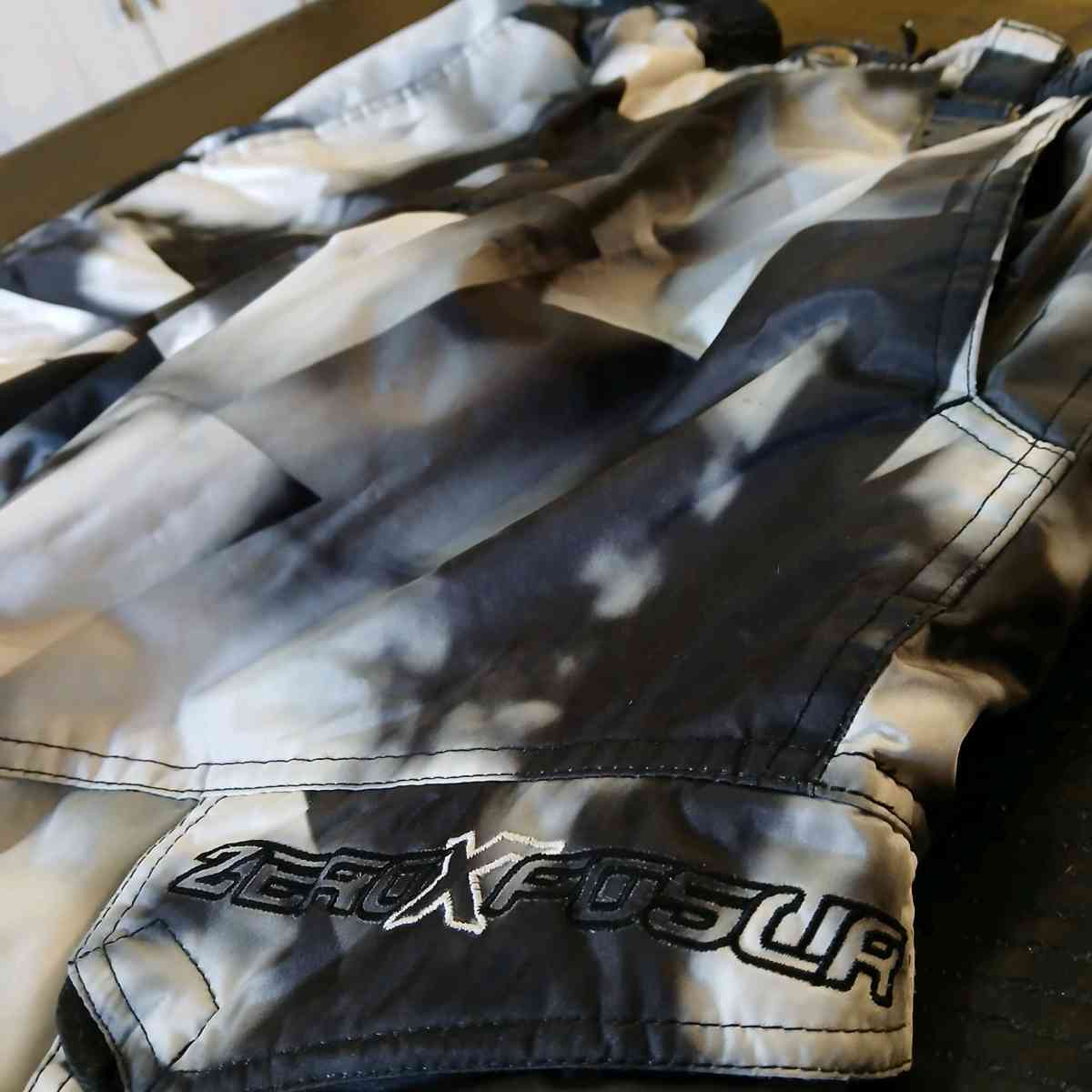 ZeroXposur Insulated Snow Pants for Kids Size 10 to12 - Indianapolis, Indiana - FleaMarketBay