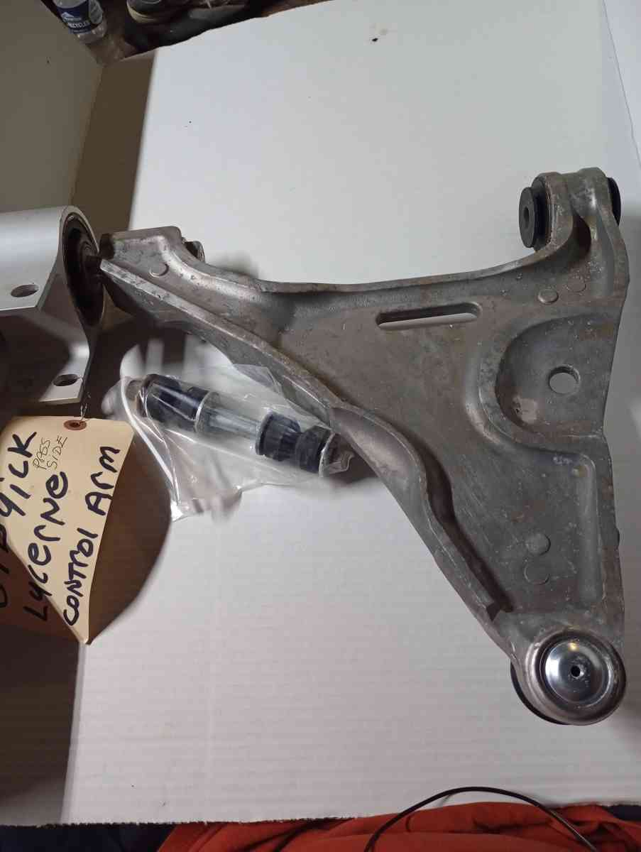 lower control arm 07 Buick lucerne - Ripley, Ohio - FleaMarketBay