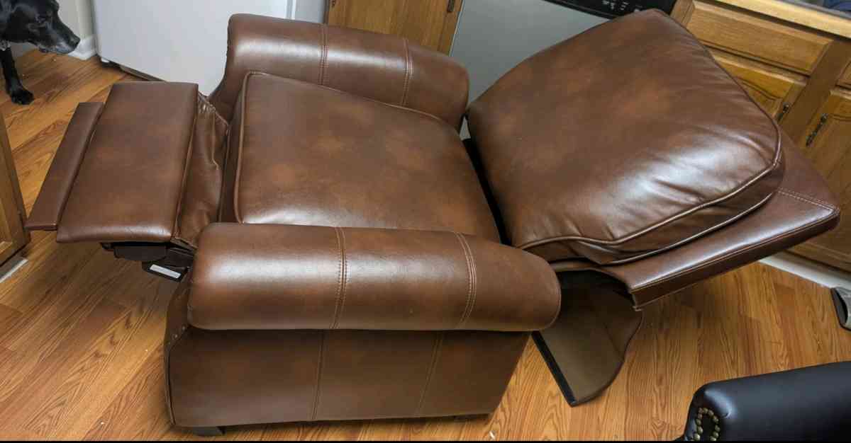 Leather Push Back Recliner - Richfield, Ohio - FleaMarketBay