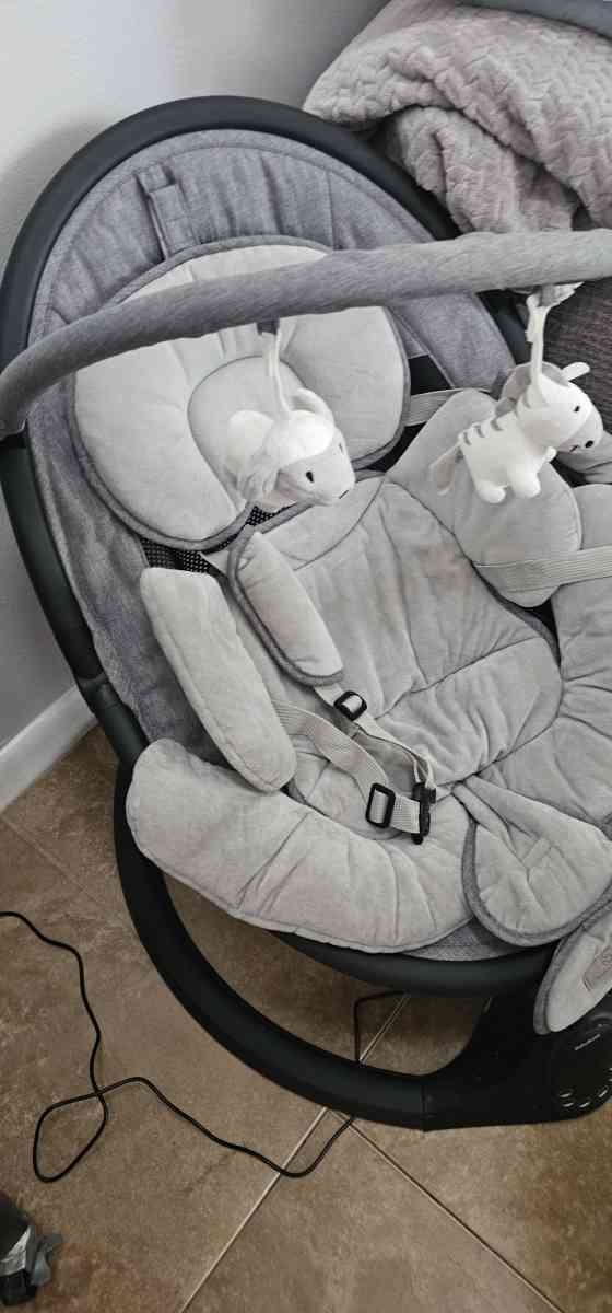 Electric baby swinger - Palm Beach Gardens, Florida - FleaMarketBay