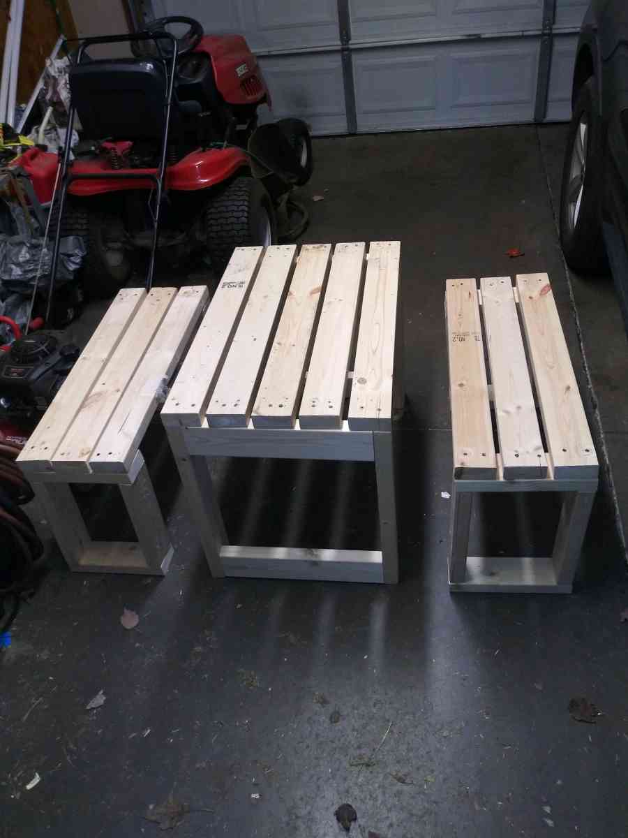 small Table with Benches solid wood - Greenville, South Carolina