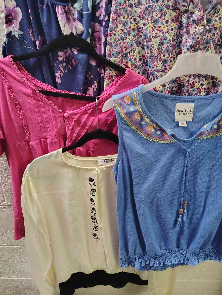 female xl tops - Toledo, Ohio - FleaMarketBay