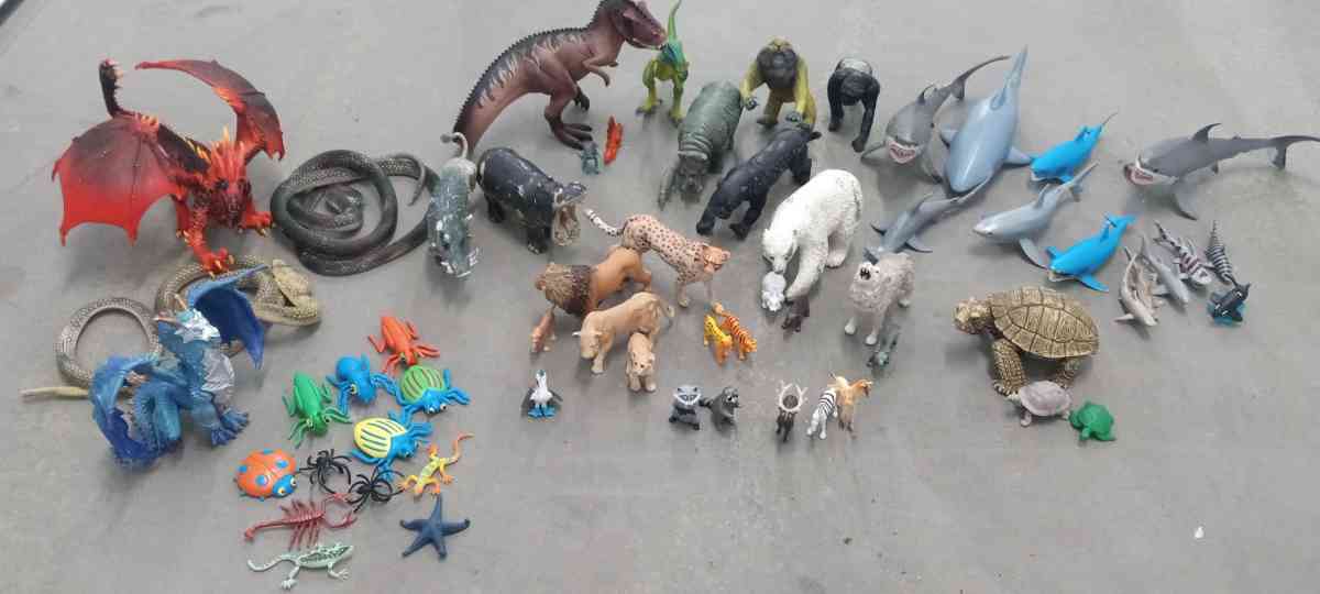 the collection of dinosaurs and more animals - Atherton, California - FleaMarketBay