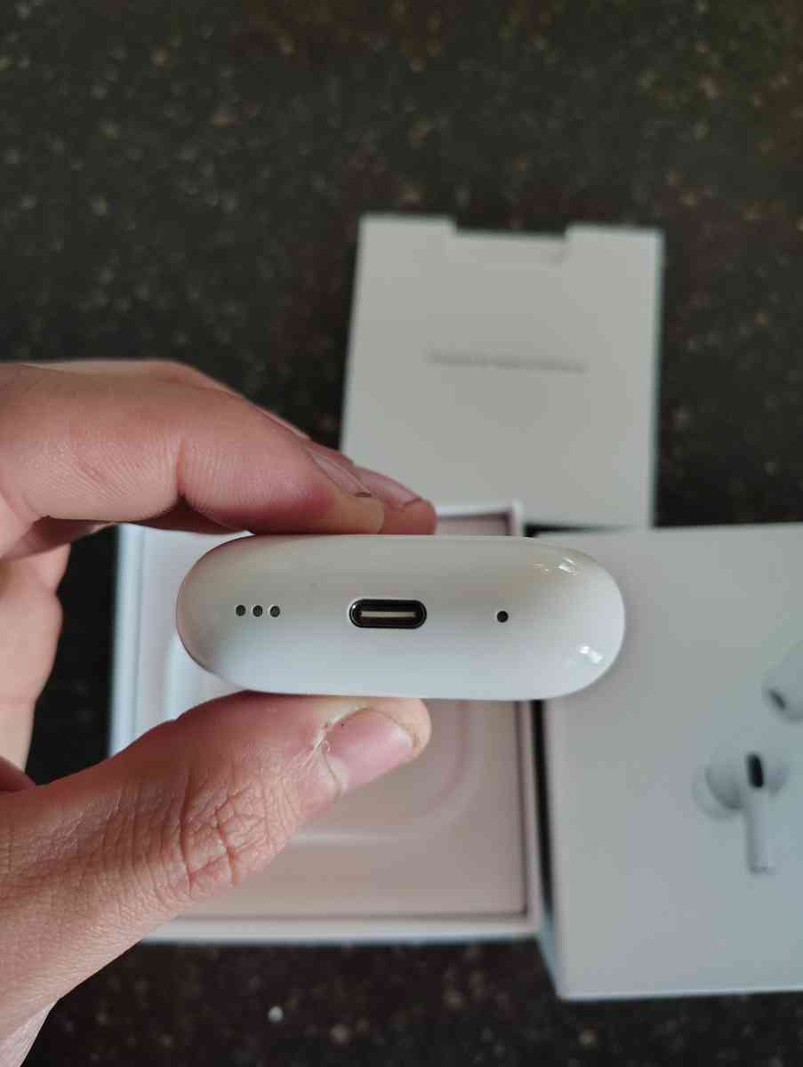 gen 2 earbuds - Lake City, Florida - FleaMarketBay