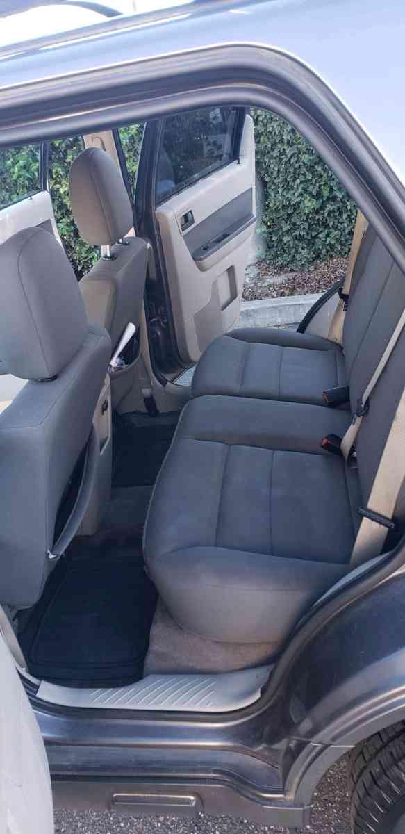 ford escape - Riverbank, California - FleaMarketBay