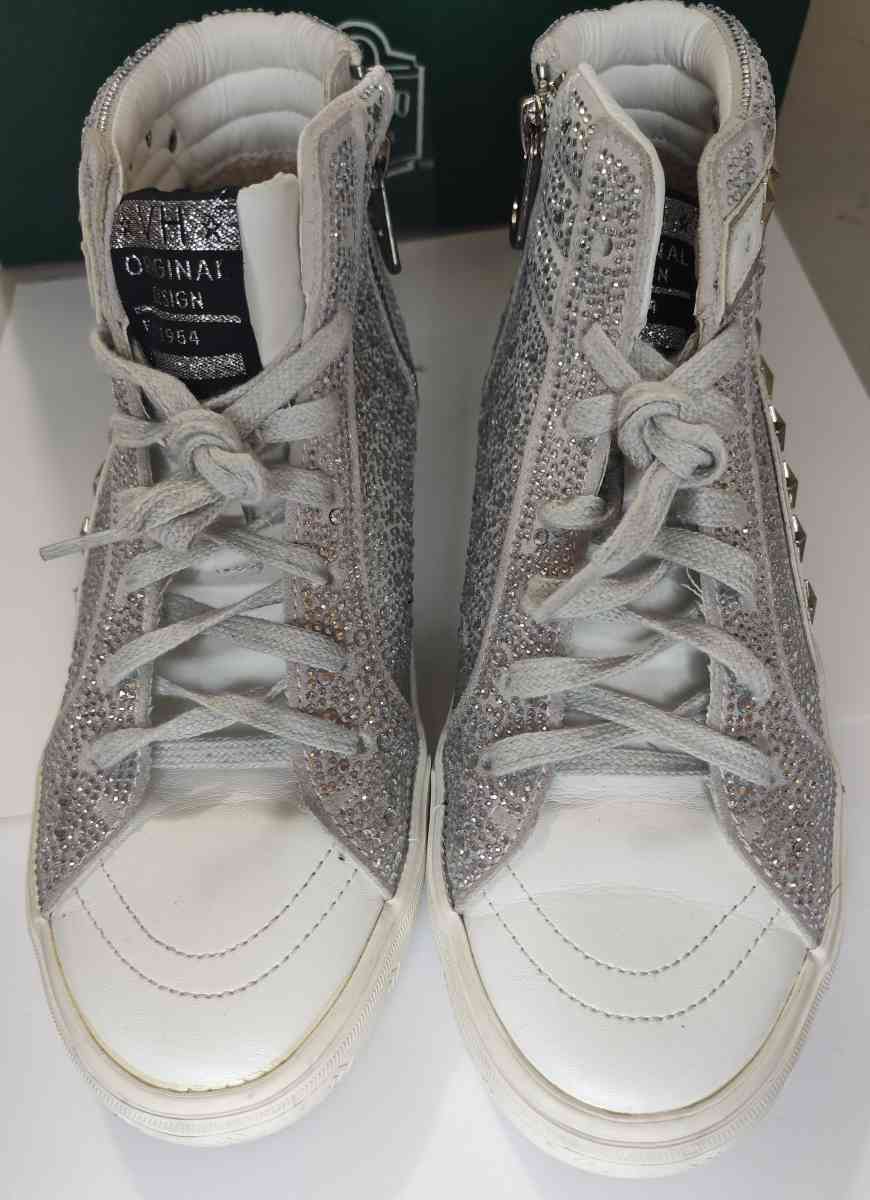 Bonitos tenis marca VH original design - Rockville, Maryland - FleaMarketBay