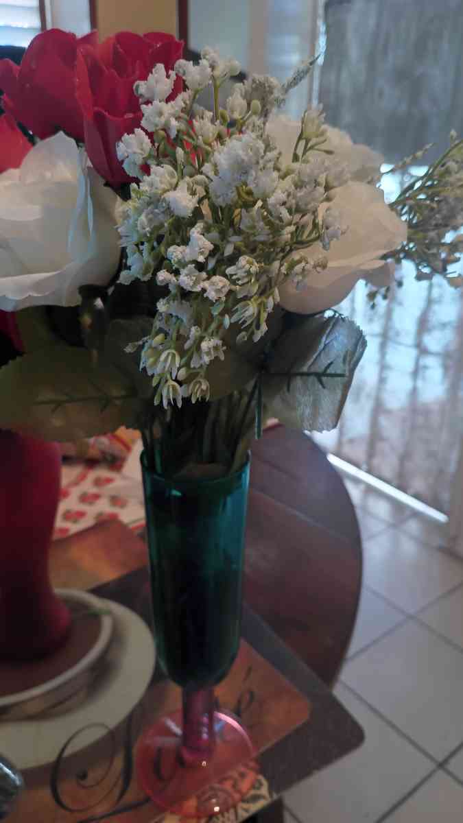 vases with flowers 4 pieces x 45 nest price - Adelanto, California - FleaMarketBay