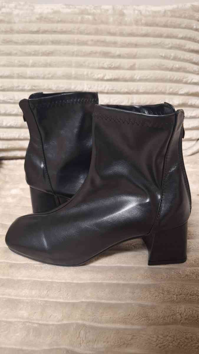 Black ankle boots - Lawrenceville, Georgia - FleaMarketBay