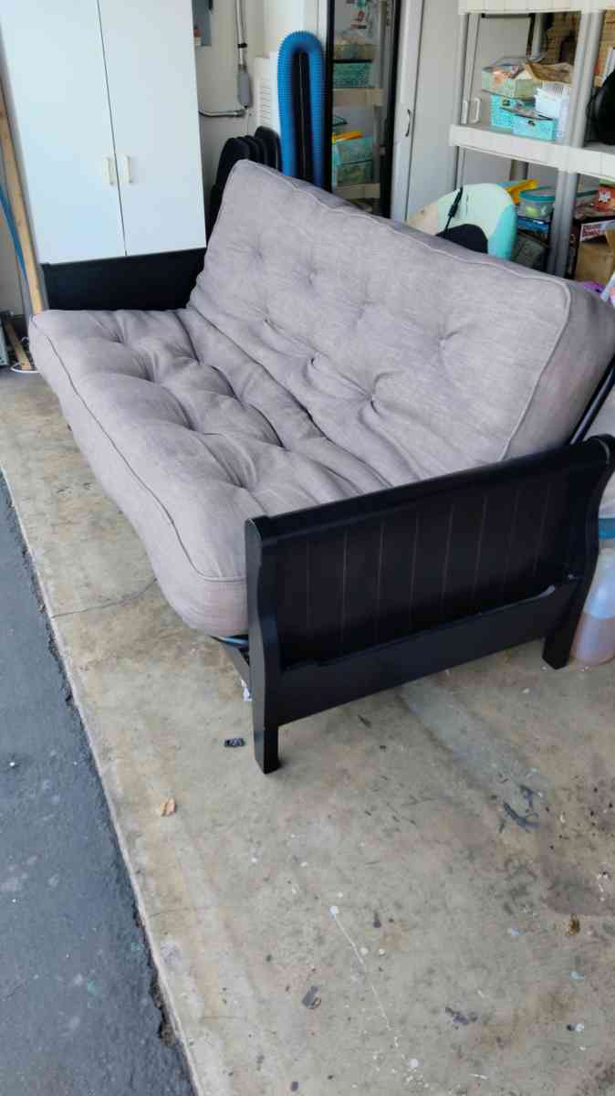 Futon - Fallbrook, California - FleaMarketBay