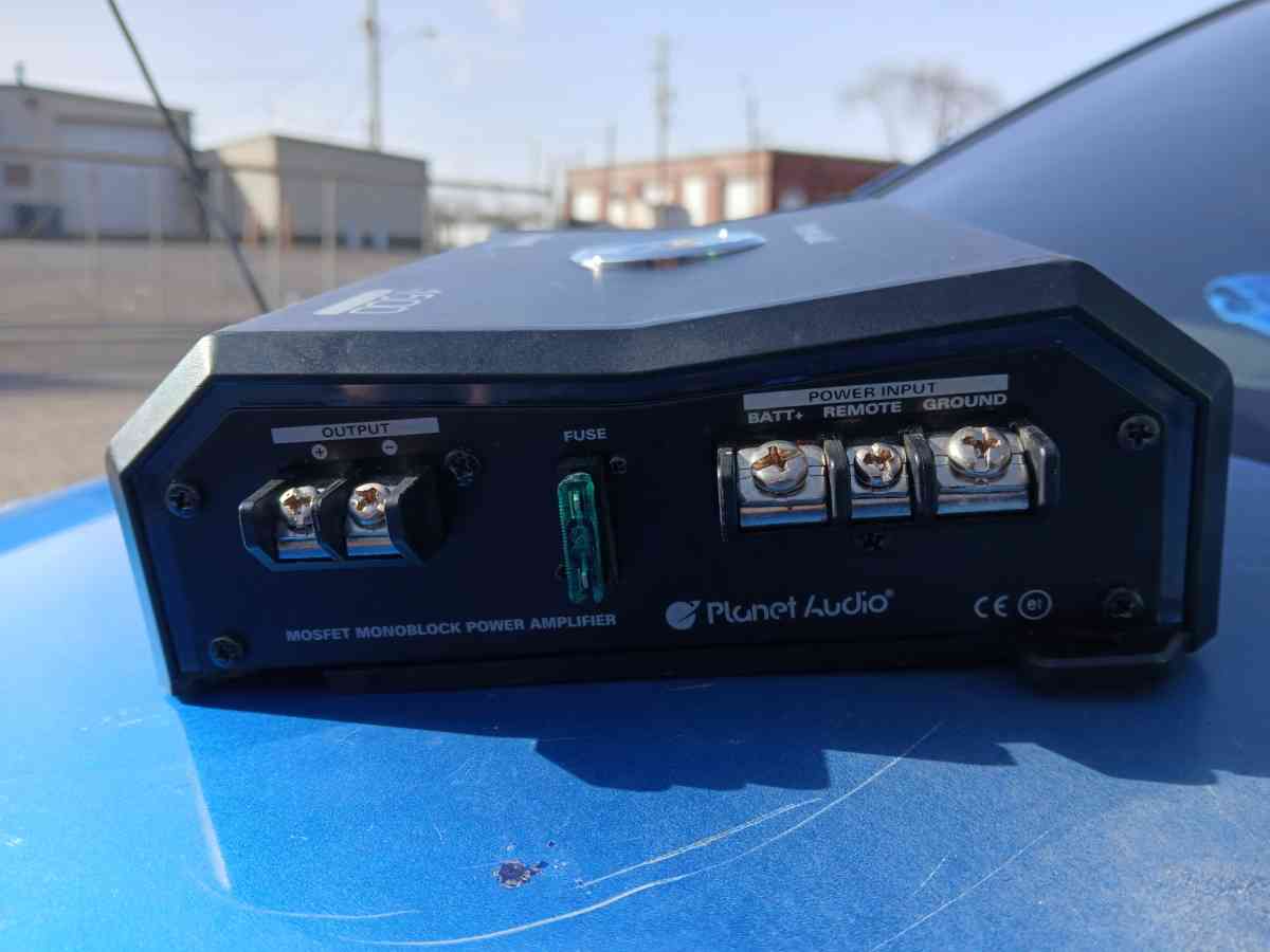 Planet Audio Amp